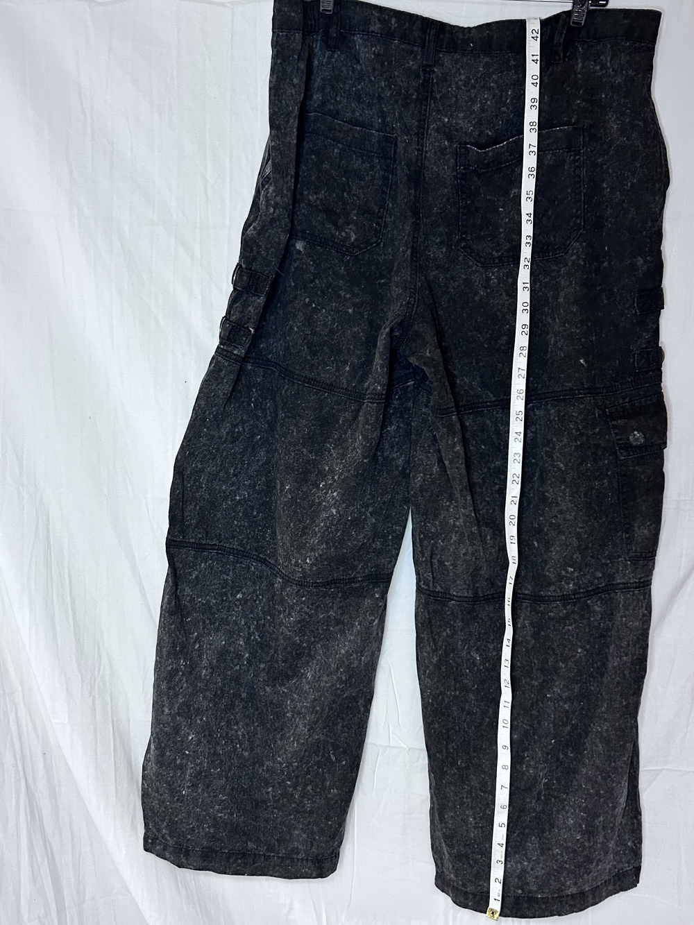 Hot Topic Women's size 18 Black Cargo Utility Pants with Zipper Ankles - Picture 5 of 16